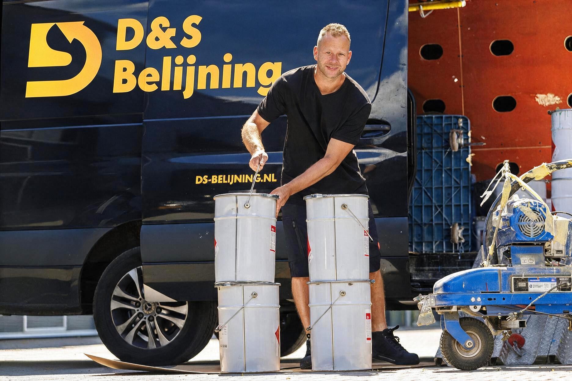 Menno van DS voor zijn bus
