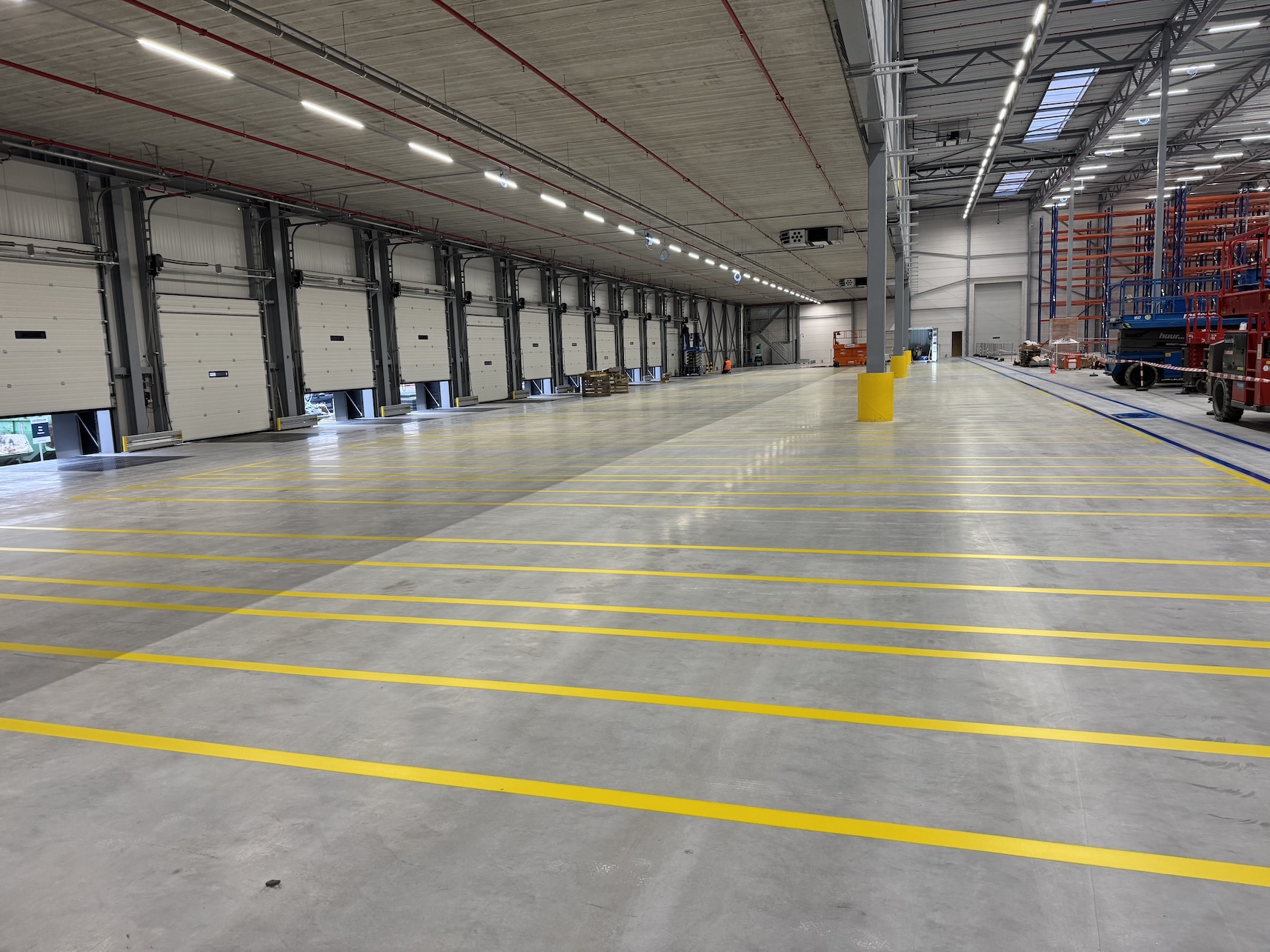 Bedrijfshal belijning Vos Logistics
